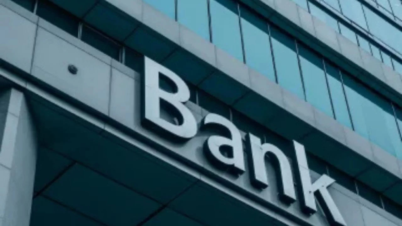 Banks & Financial Institutions