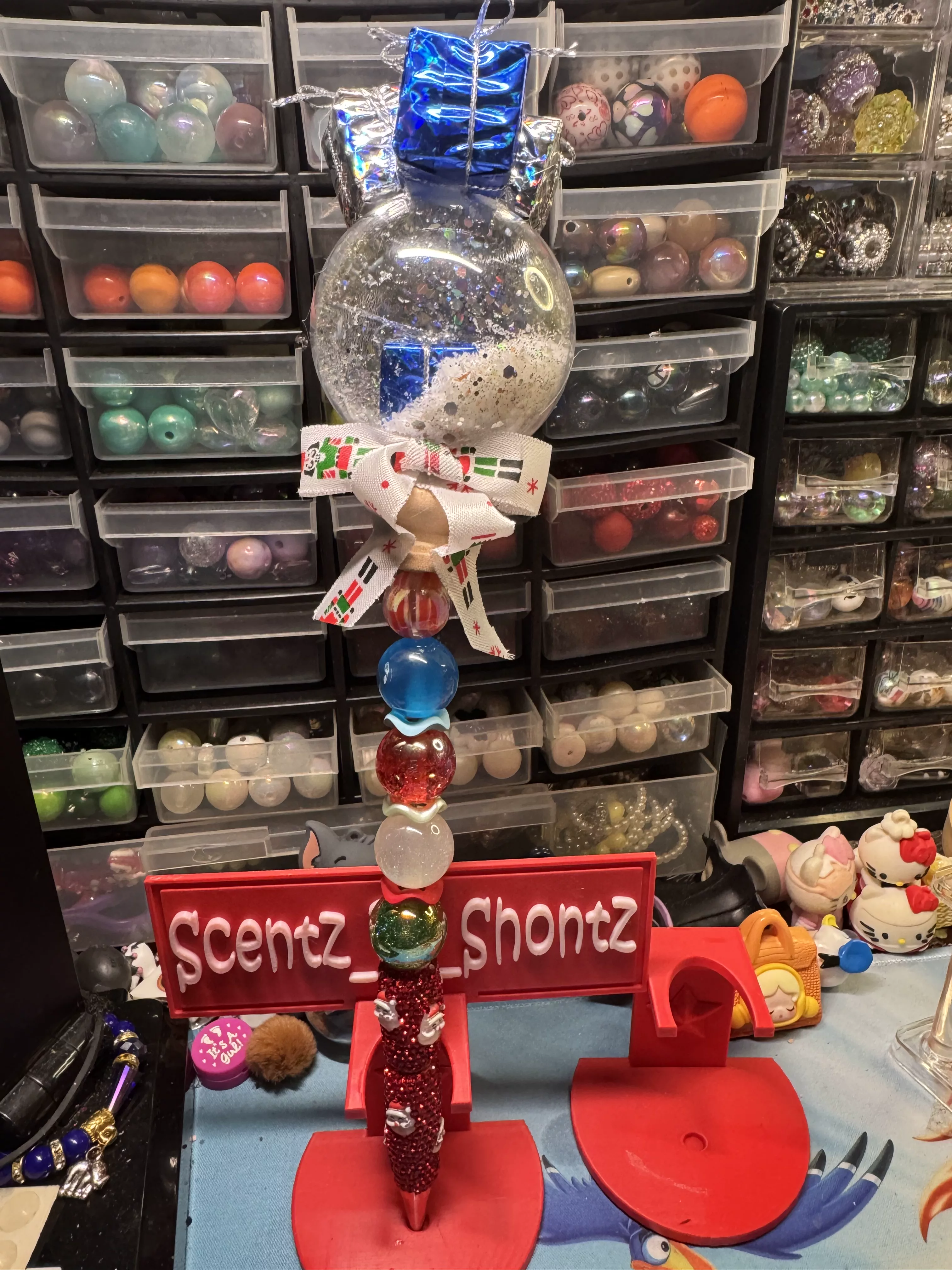 Present filled snow globe pen w/ fun beads